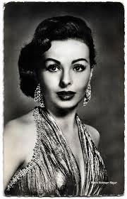 Loretta Carr's Instagram, Twitter & Facebook