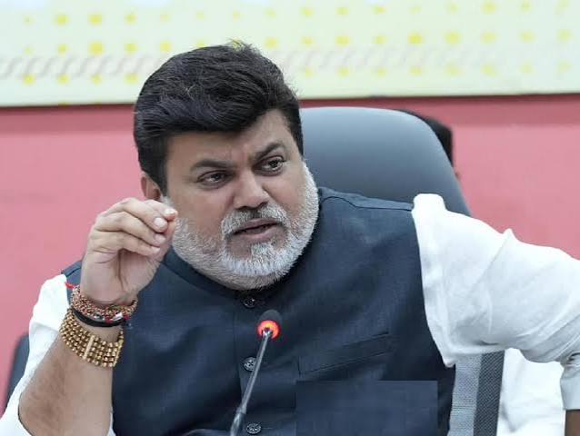 राज्यात दोन वर्षात पाच लाख कोटींची गुंतवणूक, उद्योगमंत्री उदय सामंत यांनी दिली माहिती Ratnagiri Marathi News | Investment of five lakh crores in the state in two years, Industries ...