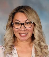 Beth Mondillo's Instagram, Twitter & Facebook