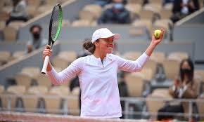 What tennis racquet does iga swiatek use? Iga Swiatek My Father Always Liked Tennis And He Wanted His Daughter To Play Ubitennis