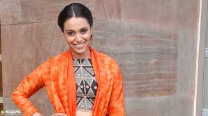 She was born on 9th april 1988 to parents chitrapu uday bhaskar and ira bhaskar. Swara Bhaskar Wallpapers Swara Bhaskar 9 Bollywood Hungama