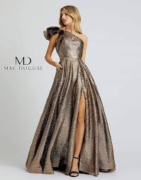 Attainable luxury for the modern women creating collections since 1985 that blend edgy modernism & classic sophistication. Mac Duggal 67297m Pure Couture Prom