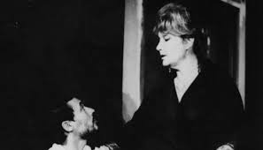 Kendini arayan yıldız sanatçının anılarını topladığı bir çalışma. Ryvrj3 Qnvmc M