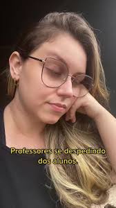 Despedida Emocional: Professores se despedindo dos alunos