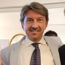 amare una persona significa aiutarla a trovare i buoni motivi per essere  contenta di essere così com'è” Ospite dell'evento #Scuola per #Genitori  Plus, Osvaldo Poli ha parlato di come il dialogo di