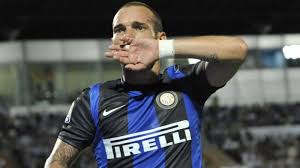 The two had been married for almost 9 years and have not yet explained why they are seperating. Wesley Sneijder Bei Inter Mailand Gezeter Zwischen Rumpelstilzchen Und Jurist Sport Sz De