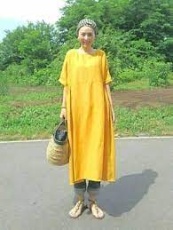 ナチュラル美人さんの定番服 リネン 今年の夏は 色 で選ぶのが気分です キナリノ 夏 ファッション ワンピース ファッションスタイル リネン ファッション