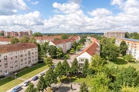 Neubrandenburg liegt im südosten mecklenburgs in etwa 19 m höhe über nn (stadtzentrum) am nordufer des zur stadt gehörenden tollensesees und in den flusstälern der hier beginnenden tollense und datze und der in den. Wohnung Mieten Neubrandenburg Jetzt Mietwohnungen Finden