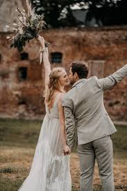 Brautkleider online shop, schneller versand. Shabby Chic Elopement Inspiration Einer Elegant Zarten Micro Wedding Auf Schloss Diersfordt Freianker Hochzeitsblog