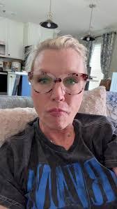 Amy Bunt's Instagram, Twitter & Facebook