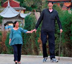 Cel mai mic om din lume. Cel Mai Inalt Om Din Lume Devine TÄtic Libertatea