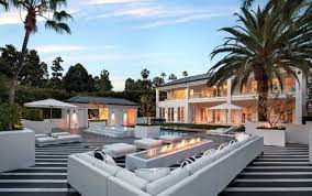 An 11 bed, 14 bath house with multiple guest houses. Boxing Legend Floyd Mayweather Cashes In Again With This Money Beverly Hills Mansion