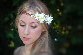 Daisy Bell Natural Crown Of Daisies Etsy Daisy Crown Electric Daisy Carnival Daisy