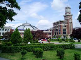 Peste 15.000 de oameni au vizitat cel mai mare showroom emag din ţară, situat în galeriile mobexpert băneasa, în primul weekend de la deschidere şi au realizat comenzi record în valoare de un milion de euro. PloieÈ™ti Wikipedia La Enciclopedia Libre