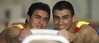 Dos almas que abrazan la gimnasia