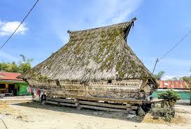 Resep mangasik toba, sajian ikan gabus khas tanah batak. File Batak Karo House At Dokan Village 01 Jpg Wikimedia Commons