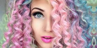 Colora la tua capigliatura e trasformala nei capelli unicorno! Tendenza Capelli Unicorn Hair Vanities