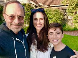 Today's honored house guests were Jade Marx (Groucho's granddaughter) and  her son, Jaxon (12). We watched "Animal Crackers" with my running  commentary. It was Jaxon's first time viewing an entire Marx Bros.
