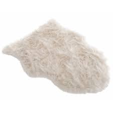 Circular throw rug that will feel oh so comfy against your feet. Faux Cream Sheepskin Rug 65cmx90cm