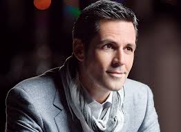 Showbiz intern • pe 14.11.2019 la 18:21. Stefan Banica Sustine Un Al Treilea Concert De Craciun La Cererea Publicului Pe 15 Decembrie Marea Dragoste