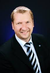 Am 01.08.2018 📆 bekamen wir teamverstärkung durch unsere drei azubis dávid gárgyán, philipp kühne & lucas trütschler und heute haben sie ihre mündliche abschlussprüfung 🎓😮. Dirk Wendorf