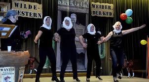 Genießen sie die schlesischen spezialitäten unseres restaurants im gemütlichen ambiente der historischen hofanlage. Korschenbroich Sitzungen Der Kfd Frauen Herrenshoff Im Haus Schellen