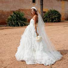 Princess line or princess dress describes a woman's fitted dress or other garment cut in long panels without a horizontal join or separation at the waist. 26 Best Princess And Ball Gown Wedding Dresses Of 2021