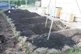 Because you are literally constructing a bed from the ground up, there's no need to dig into the soil to remove lawn and weeds. How To Build A Raised Bed With Grass Sod Walls Insteading