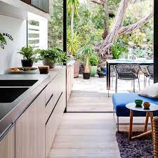 cuisine ouverte sur terrasse ou jardin cuisine interieur exterieur cuisine ouverte motif de cuisine en plein air