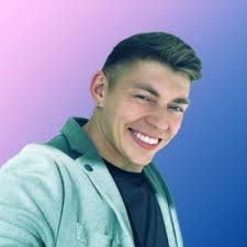 Evan Macklin's Instagram, Twitter & Facebook