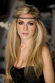 Really Beautiful Ways To Wear Headbands With Long Hair The Right Haircut Disco Hair Hippie Hair 70s Hair