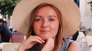 Ellen Crane's Instagram, Twitter & Facebook