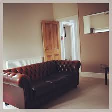 Een kleur zoals deze laat zich gemakkelijk ophalen door het gebruik van complementaire kleuren. The Farrow And Ball Obsession My Family And Other Oddities