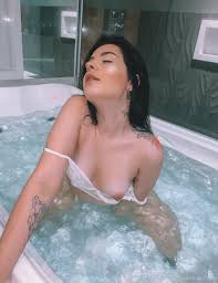 Nicks Vieira nua - A novinha do funk pelada no Onlyfans