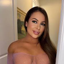 One of my favorite shoots Ive done! Excited to share it! I hope everyone  has a beautiful new year ahead. Sending so much love! 🌸  t.cocngDiFvhpw