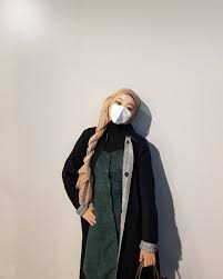 Tenang saja, untuk hijabers segera ikuti inspirasi outfit hijab yang trendi sesuai dengan. 13 Inspirasi Outfit Hijab Ala Korea Agar Ootd Semakin Stylish Updated 2020 Bukareview