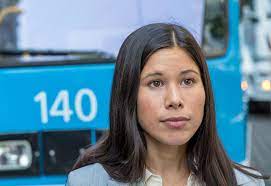 Lan marie nguyen berg var kun medlem i miljøpartiet de grønne i ett år før hun befant seg i en mektig, politisk posisjon. The Opposition In Oslo Has To Be Investigated By Lan Marie Berg