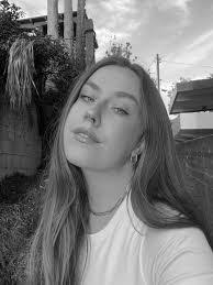 Sasha Dillard's Instagram, Twitter & Facebook