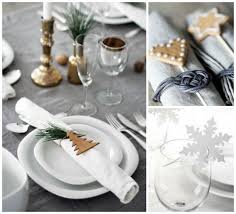 For fun, festive glassware, choose cute christmas designs on the bowl of the glass. 28 Christmas Dinner Table Decorations And Easy Diy Ideas