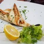 În statele unite, acestea tind să fie o afacere diferită, variind în ceea ce privește tipurile de servicii, bucătăria, ofertele de meniuri, setările de masă și. Restocracy