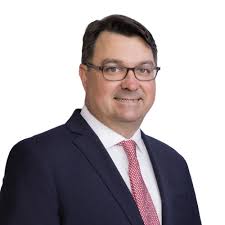 People: Senior leadership with a unique capital markets perspective