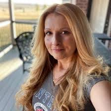 Sandra Donato's Instagram, Twitter & Facebook