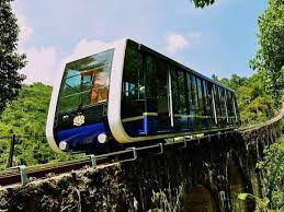 Kereta api bukit bendera atau funikular pada mulanya dibina untuk golongan penjajah british bagi menikmati udara sejuk bukit bendera pulau pinang. Perkhidmatan Kereta Api Bukit Bendera Ditutup Tujuh Hari