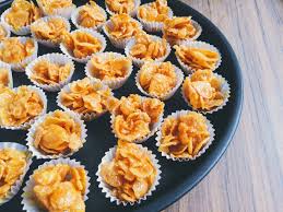 The honey cornflakes cookies is the simplest cookies to make in the whole wide world but yet it is the tastiest of all. Resepi Kuih Makmur Cornflakes