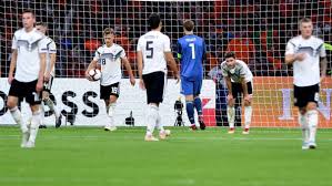 Dos de los grandes favoritos, frente a frente, en una primera la francia de deschamps, pendientes de si benzema finalmente entra en el once o no, es ligeramente favorita ante una alemania que vive una. Francia Vs Alemania En Vivo En Directo Online Los Blues Ganaron 2 1 En Paris Uefa Nations League Rpp Noticias