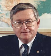 UW-La Crosse re-names arts center for Ho-Chunk artist and teacher Truman  Lowe