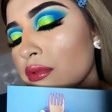 Danielle Saylor's Instagram, Twitter & Facebook