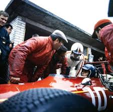 E' tempo di francia e tempo di le castellet. Zandvoort 1968 Gp D Olanda Box Ferrari Con J Ickx Sulla 312 F1 Circondato Da Il Meccanico Vezza F1 Racing Racing Ferrari F1