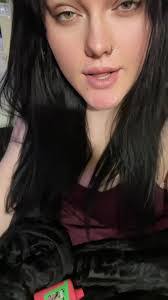 Krystal Lindsey's Instagram, Twitter & Facebook