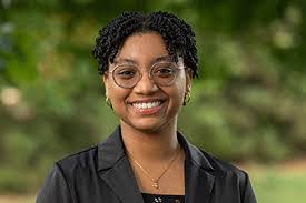 Lora Krueger's Instagram, Twitter & Facebook